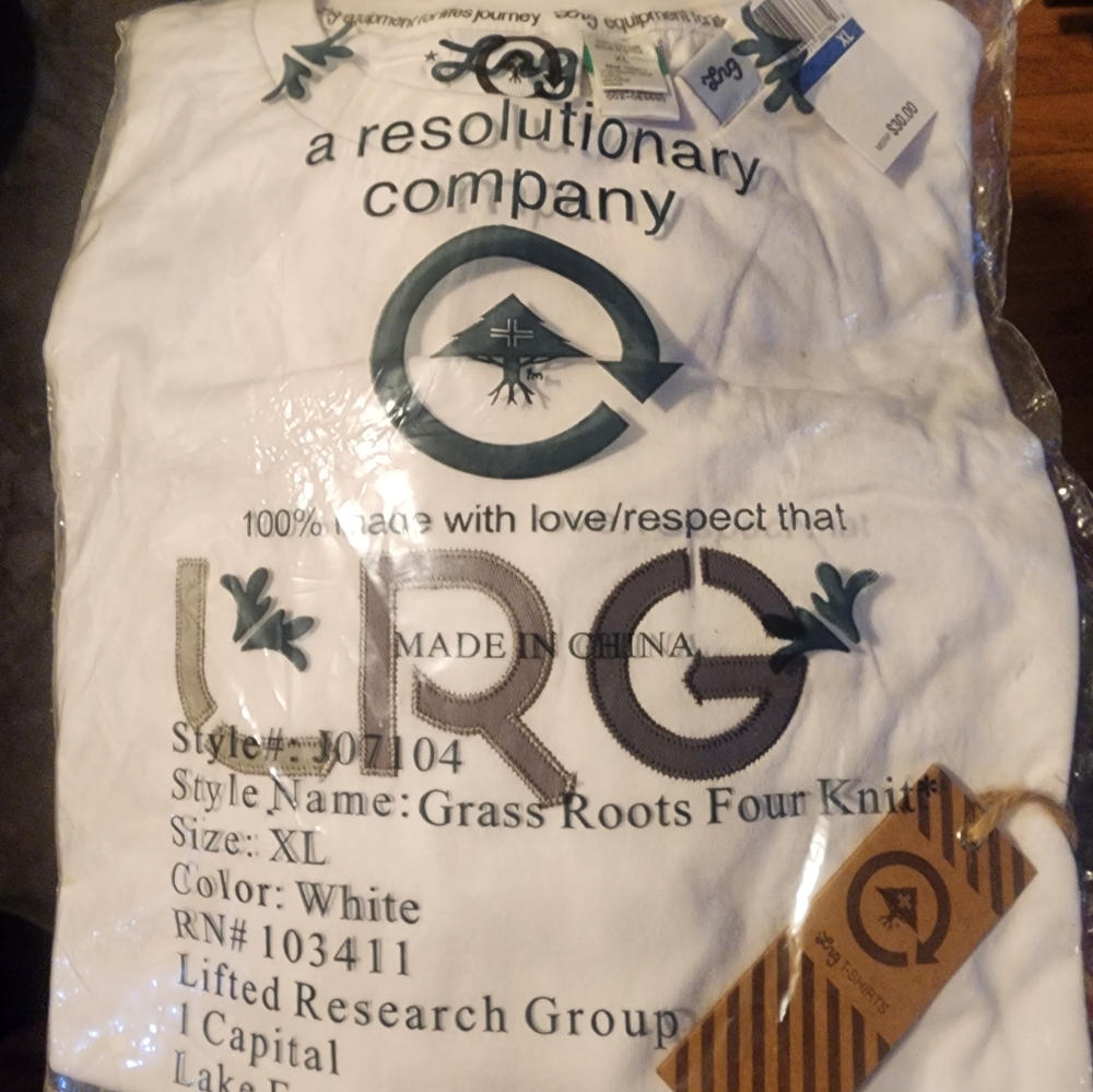 Mens XL white lrg logo T